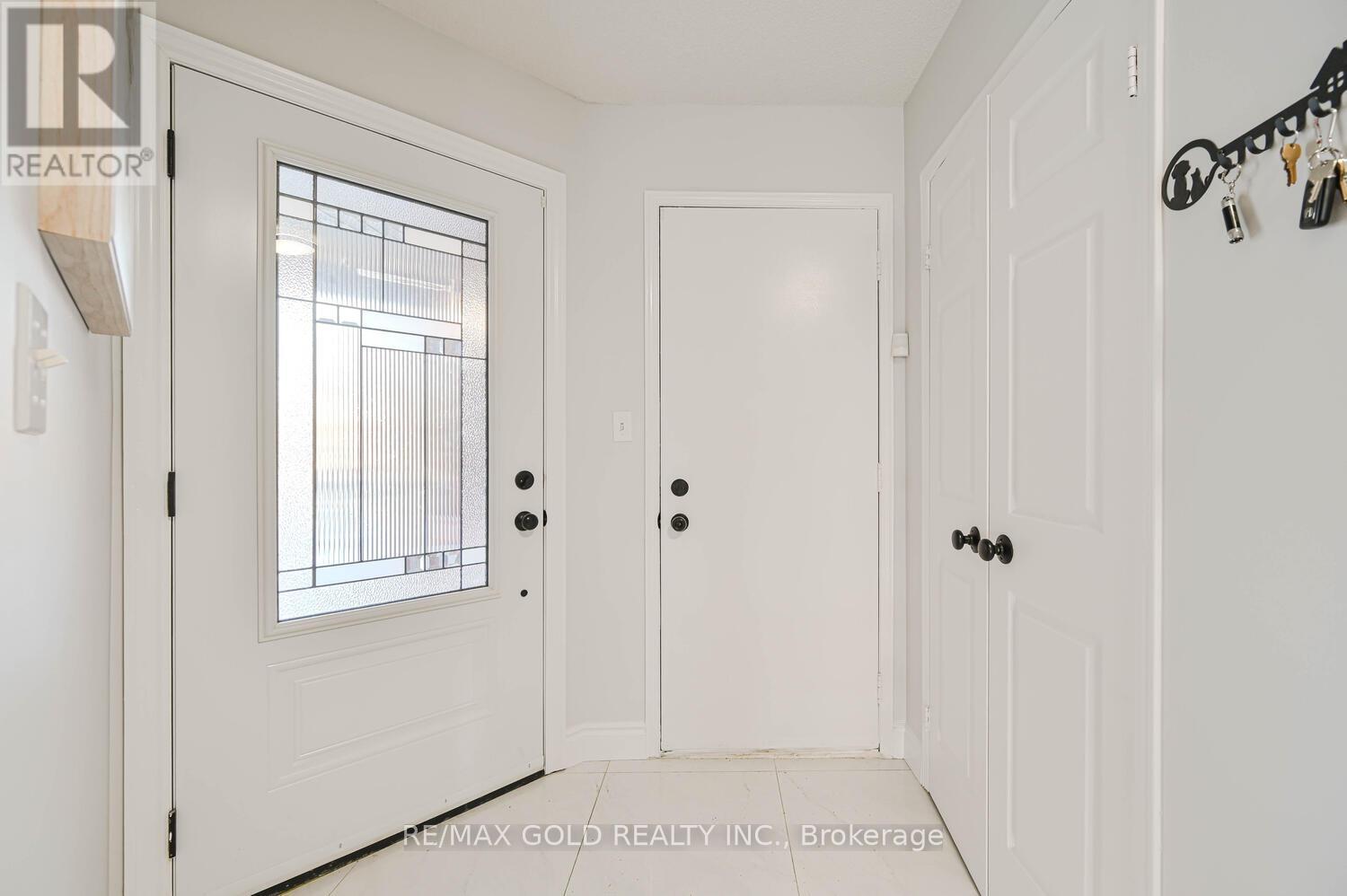 4455 Violet Road, Mississauga, Ontario  L5V 1K1 - Photo 3 - W12827794