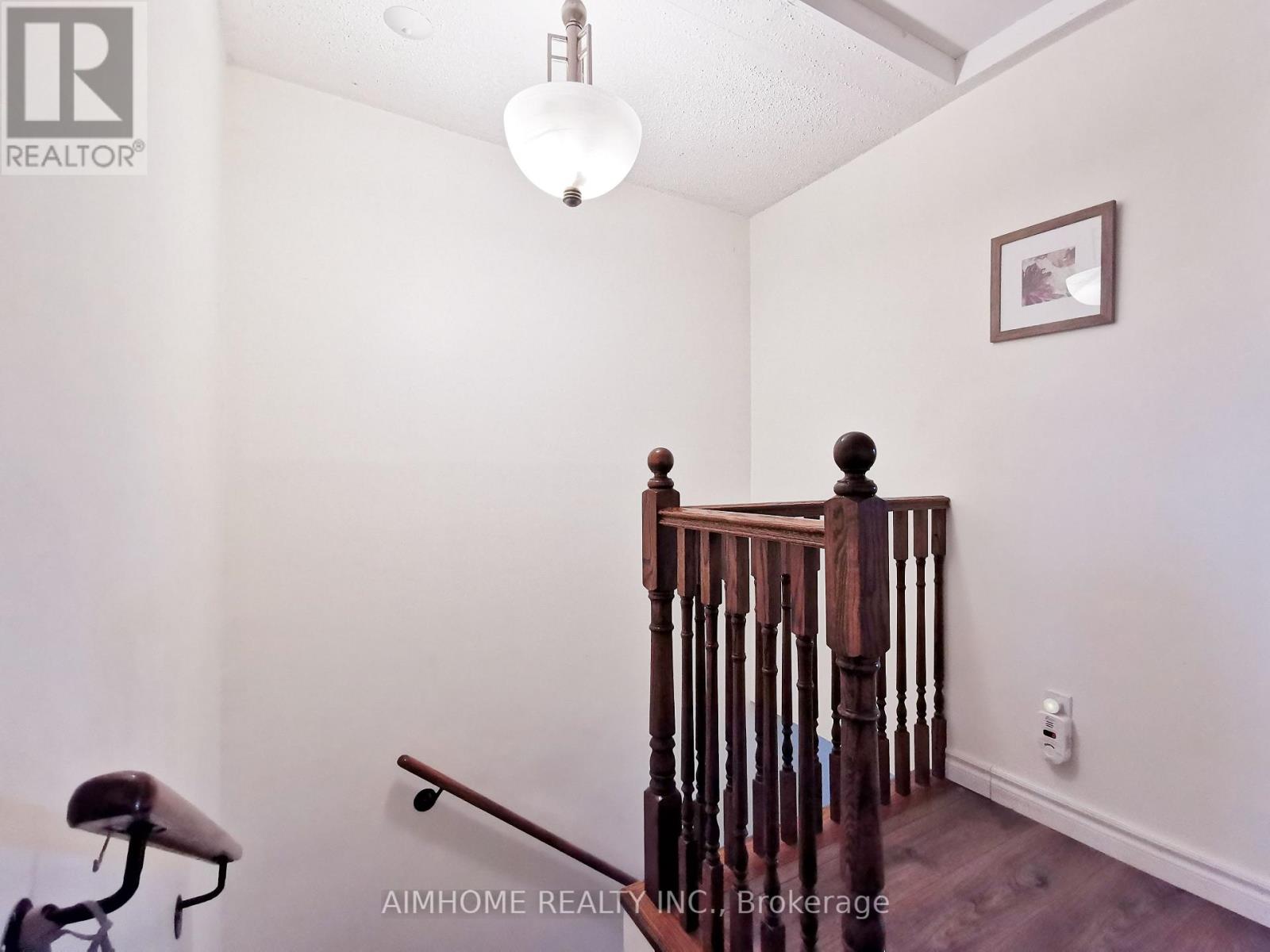 33 - 1051 Cedarglen Gate, Mississauga, Ontario  L5C 3A7 - Photo 11 - W12827804