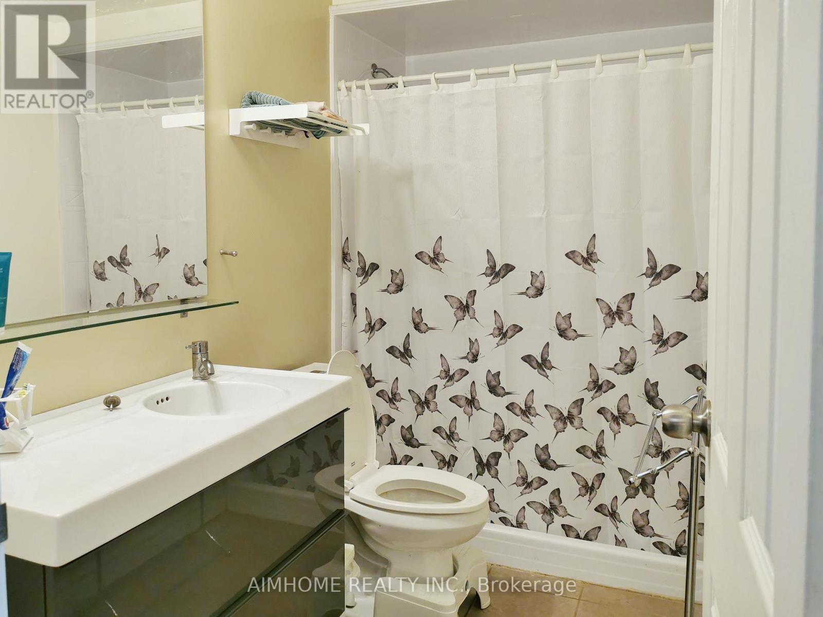 33 - 1051 Cedarglen Gate, Mississauga, Ontario  L5C 3A7 - Photo 15 - W12827804