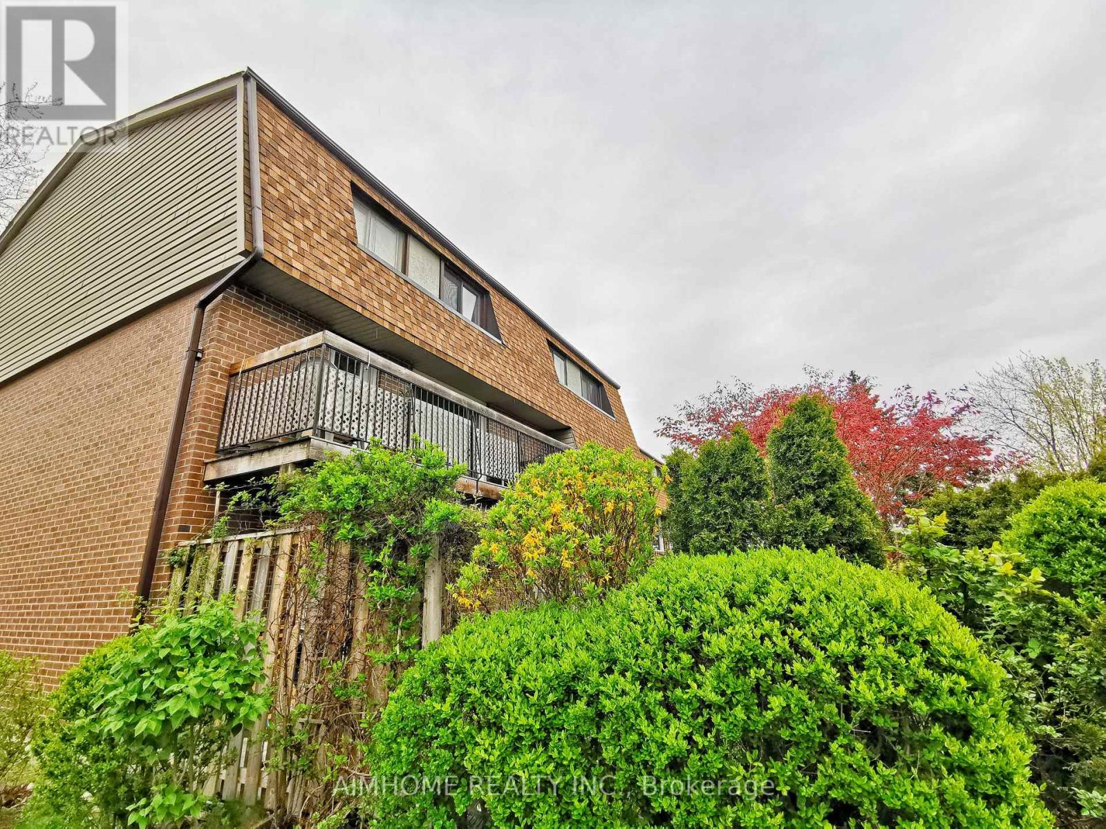 33 - 1051 Cedarglen Gate, Mississauga, Ontario  L5C 3A7 - Photo 2 - W12827804