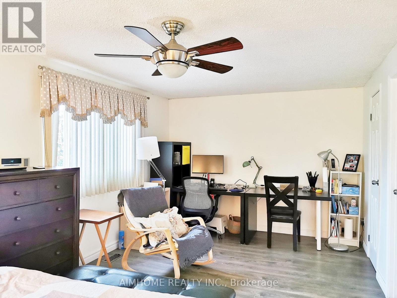 33 - 1051 Cedarglen Gate, Mississauga, Ontario  L5C 3A7 - Photo 7 - W12827804