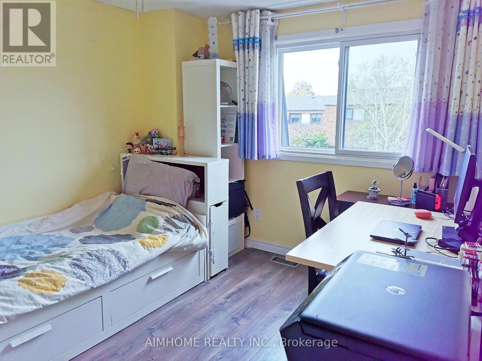 33 - 1051 Cedarglen Gate, Mississauga, Ontario  L5C 3A7 - Photo 8 - W12827804