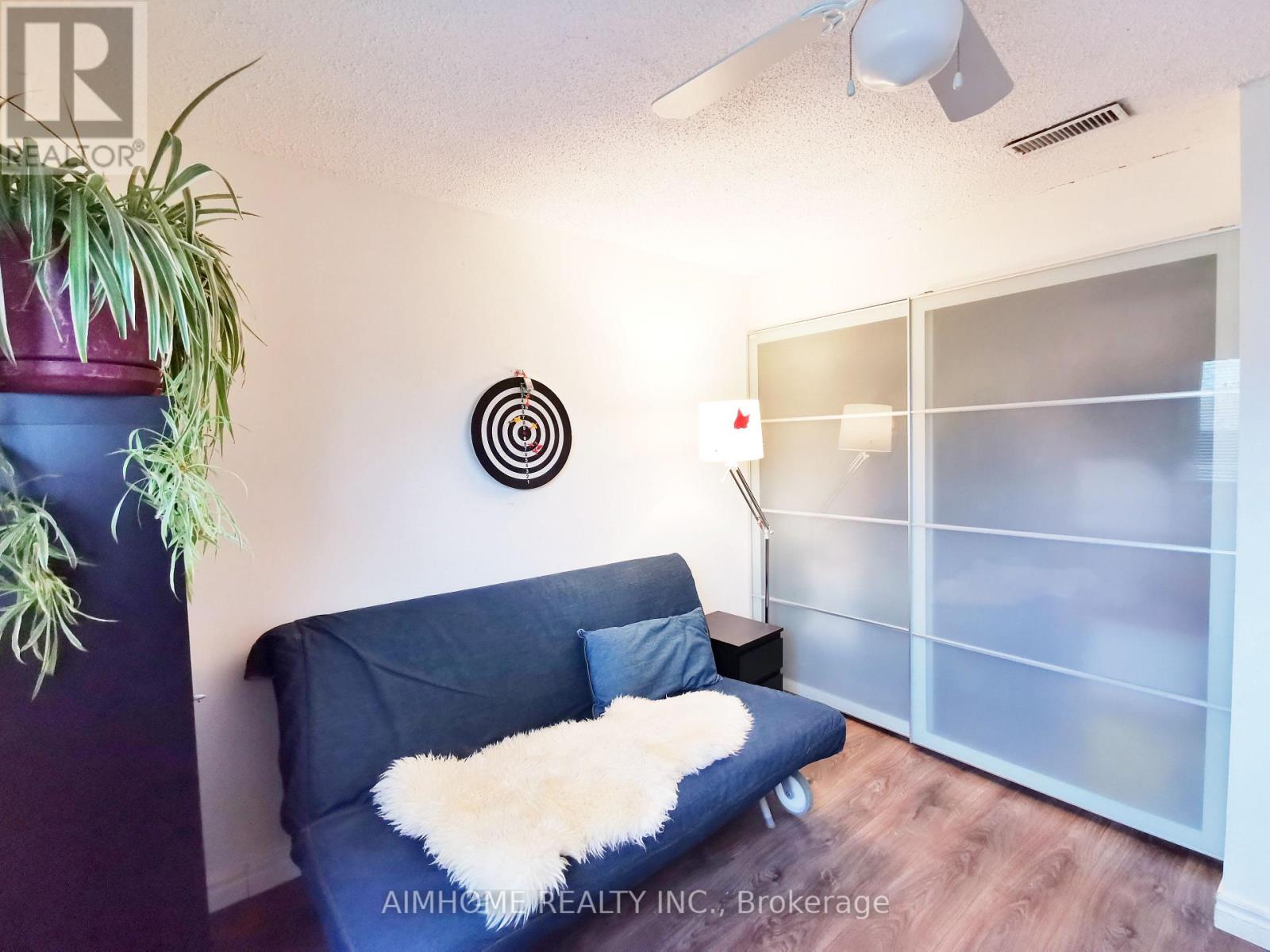 33 - 1051 Cedarglen Gate, Mississauga, Ontario  L5C 3A7 - Photo 9 - W12827804