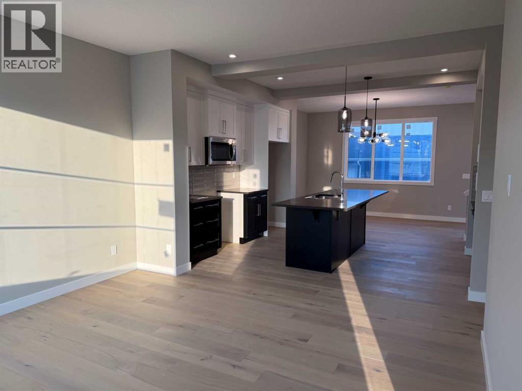 302 Sundown Road, Cochrane, Alberta  T4C 3H2 - Photo 4 - A2256036