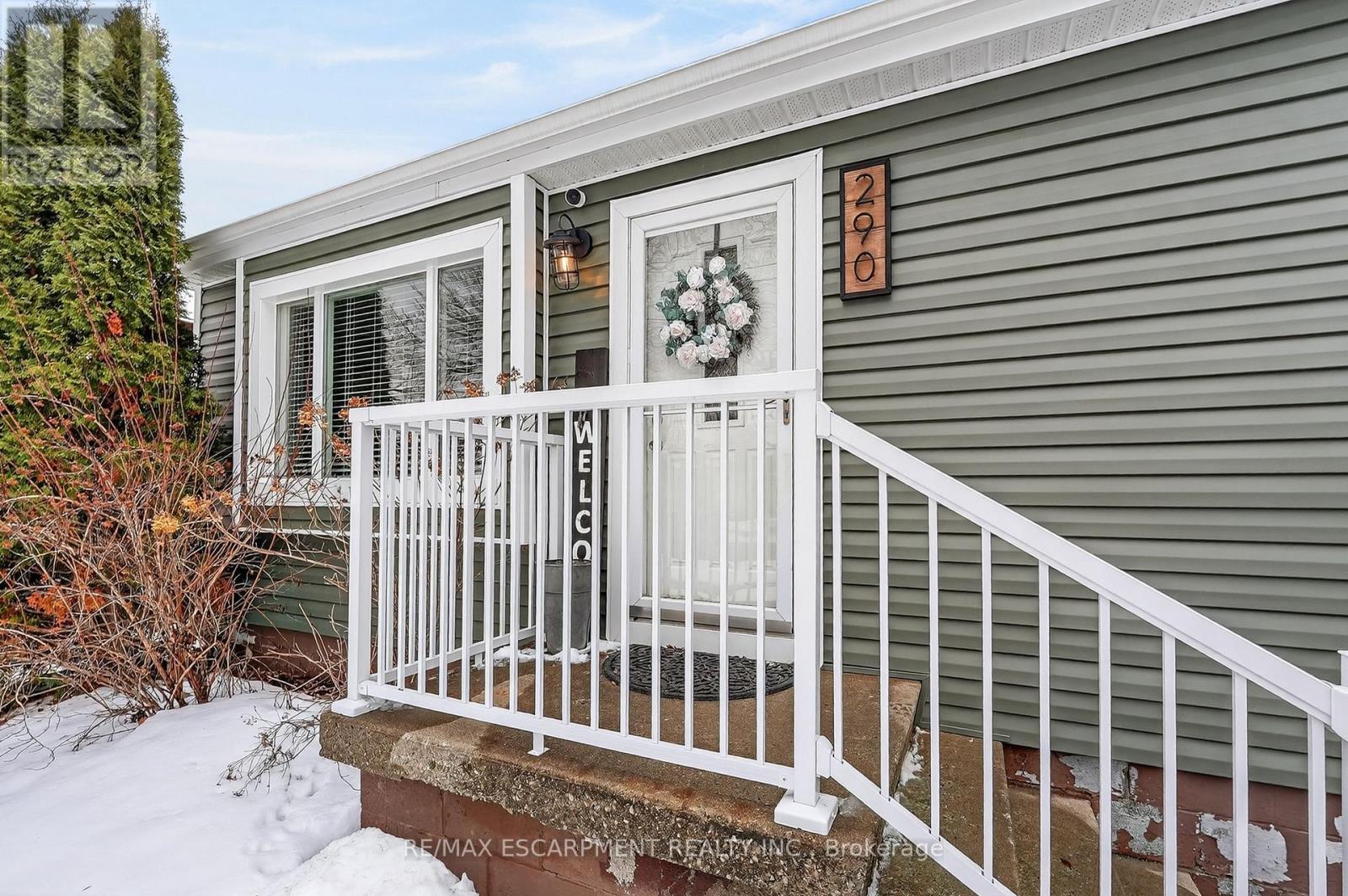 290 East 43rd Street, Hamilton, Ontario  L8T 3C7 - Photo 2 - X12827634