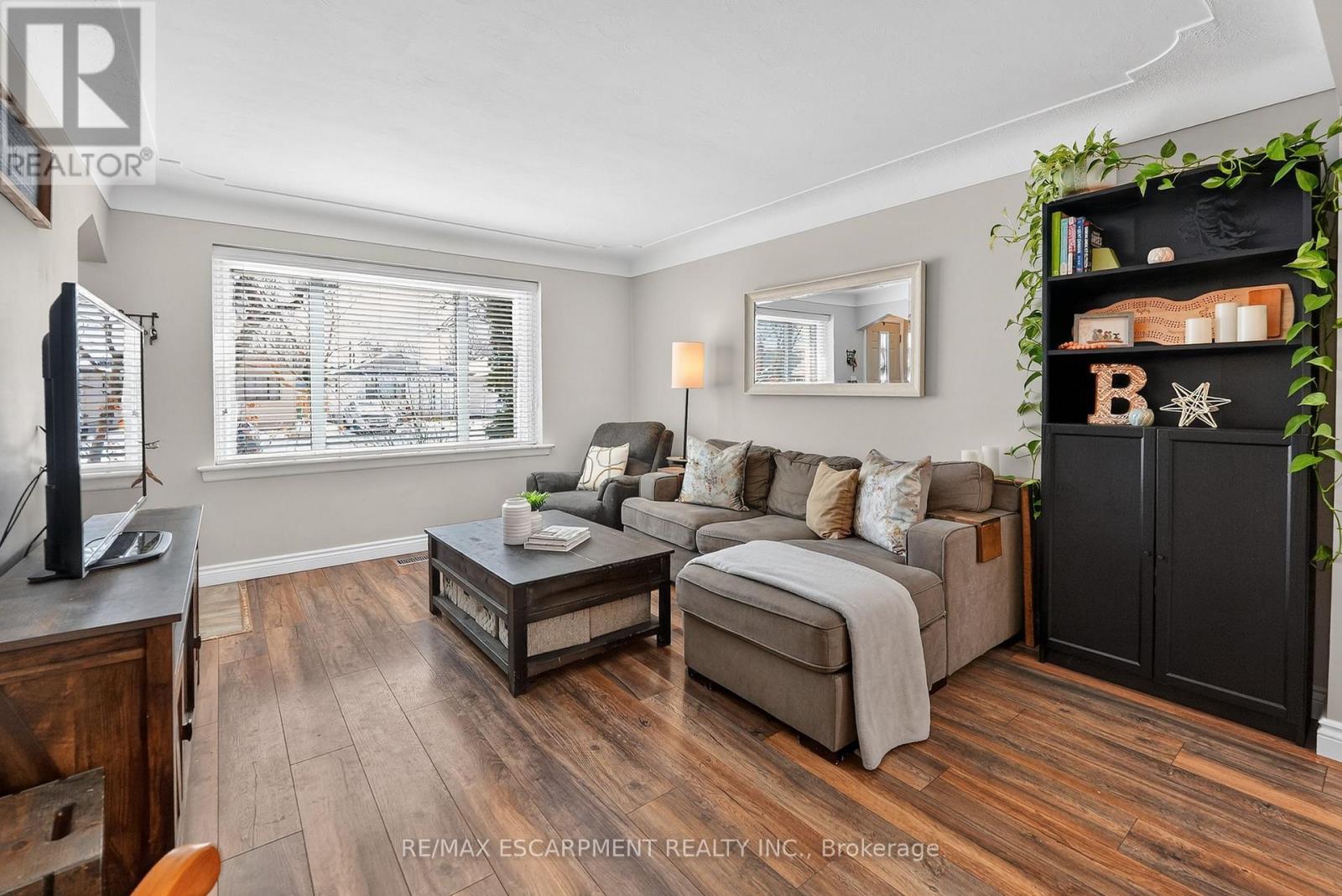 290 East 43rd Street, Hamilton, Ontario  L8T 3C7 - Photo 4 - X12827634