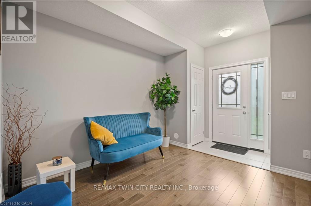 7 - 107 Westra Drive, Guelph/eramosa, Ontario  N1K 0B9 - Photo 7 - X12827678