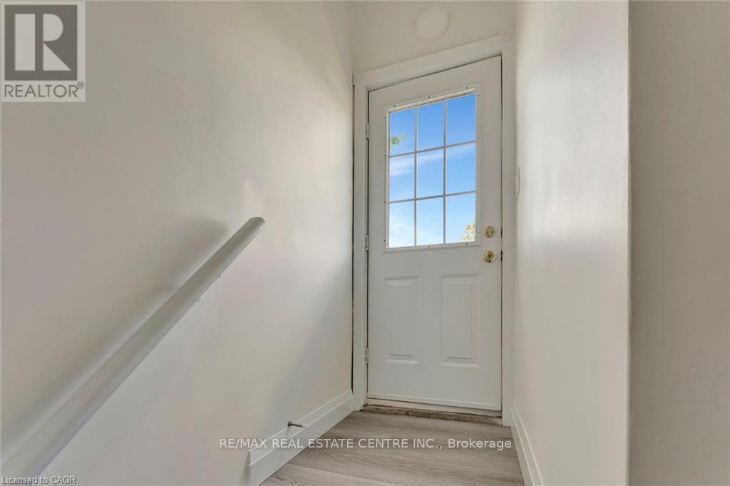 2 - 6 Ruskview Road, Kitchener, Ontario  N2M 4S2 - Photo 3 - X12827698