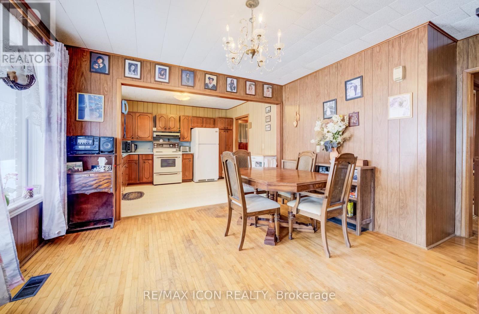 121 North Water Street, Wellington North, Ontario  N0G 2L3 - Photo 13 - X12827778