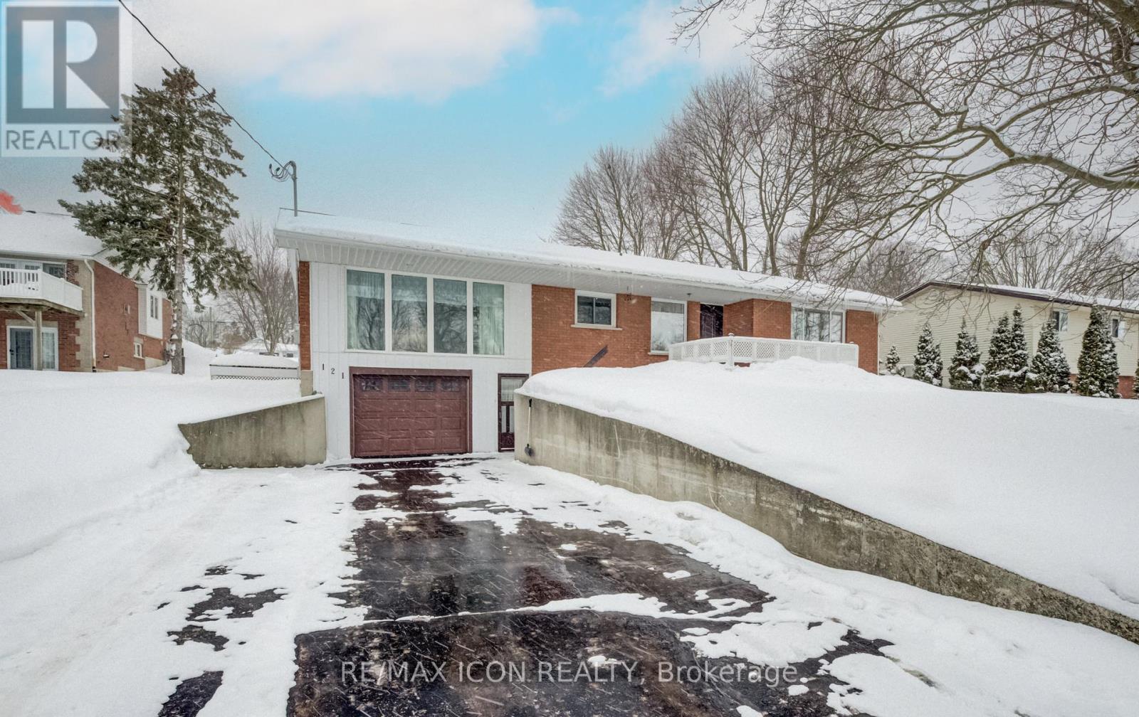 121 North Water Street, Wellington North, Ontario  N0G 2L3 - Photo 2 - X12827778