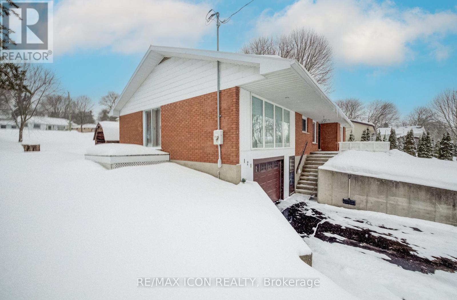 121 North Water Street, Wellington North, Ontario  N0G 2L3 - Photo 3 - X12827778