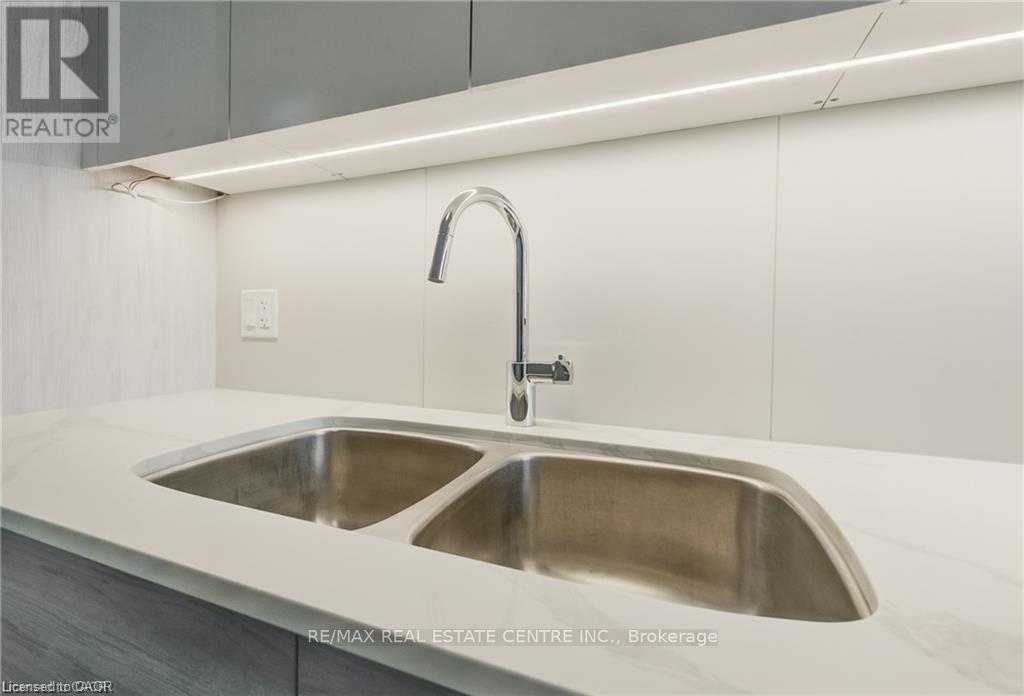 1008 - 60 Frederick Street, Kitchener, Ontario  N2H 0C7 - Photo 4 - X12827816