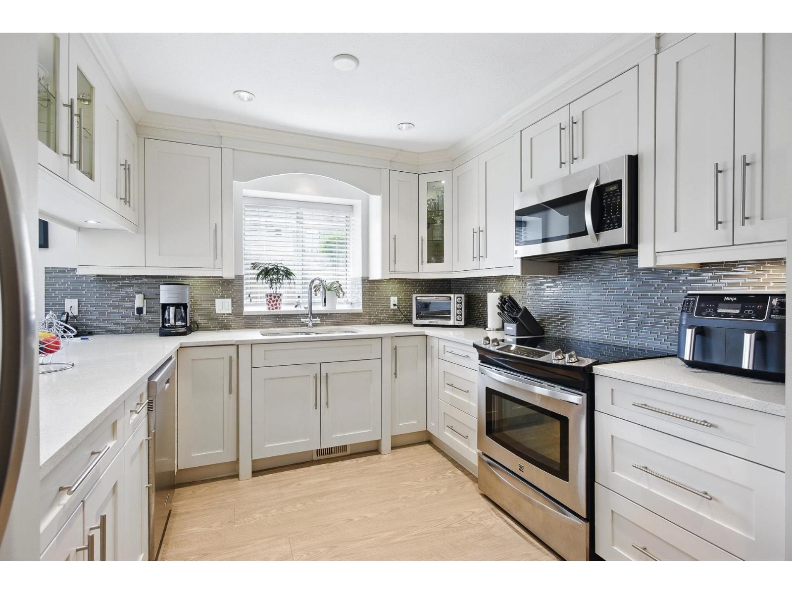 11441 Surrey Road, Surrey, British Columbia  V3R 5T4 - Photo 2 - R3055479