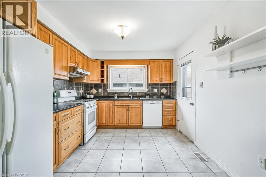 9 Valanna Court, Hamilton, Ontario  L9C 7A3 - Photo 11 - 40808132