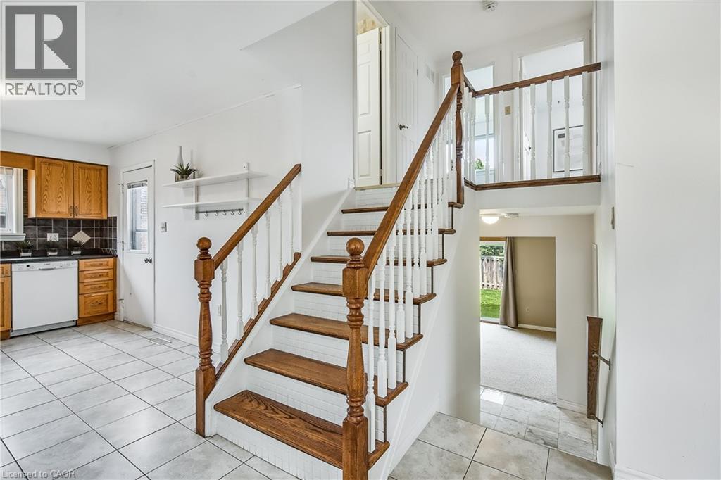 9 Valanna Court, Hamilton, Ontario  L9C 7A3 - Photo 14 - 40808132