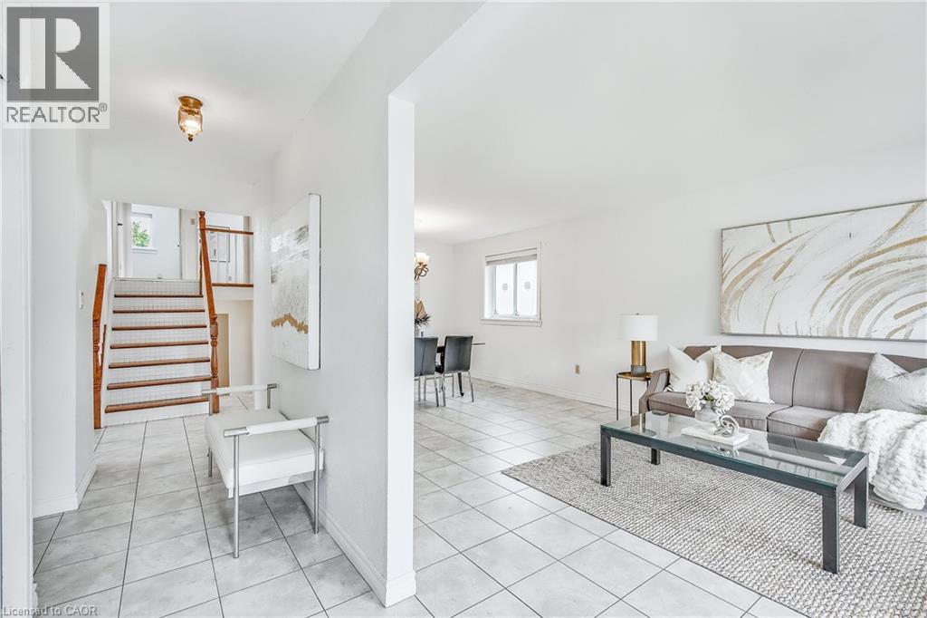 9 Valanna Court, Hamilton, Ontario  L9C 7A3 - Photo 4 - 40808132