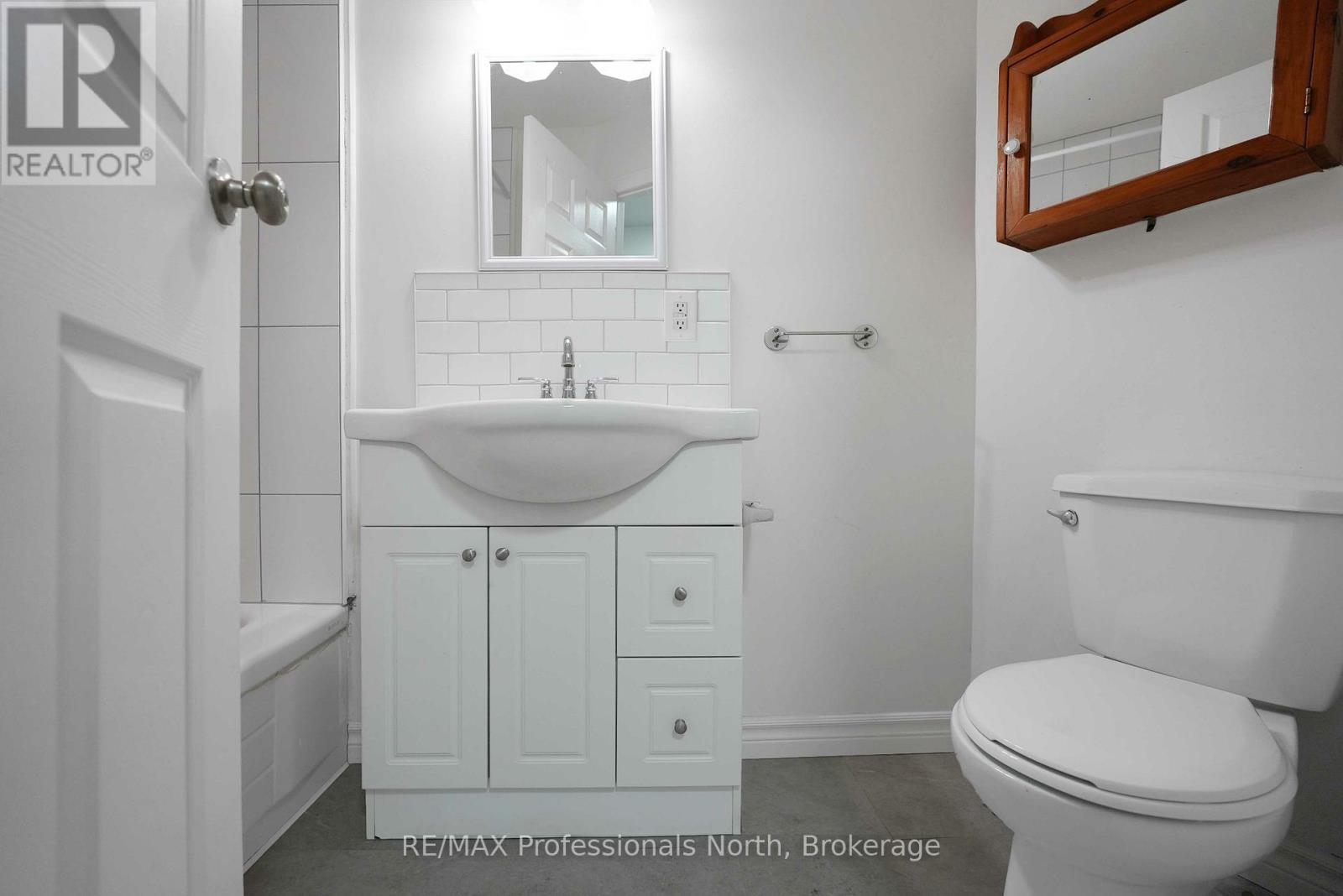 41 Maple Avenue, Dysart Et Al, Ontario  K0M 1S0 - Photo 4 - X12827926