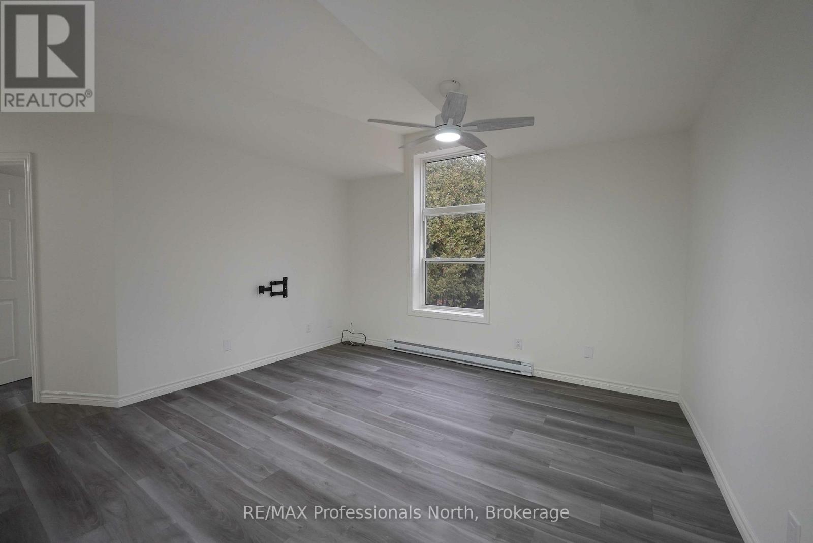 41 Maple Avenue, Dysart Et Al, Ontario  K0M 1S0 - Photo 6 - X12827926