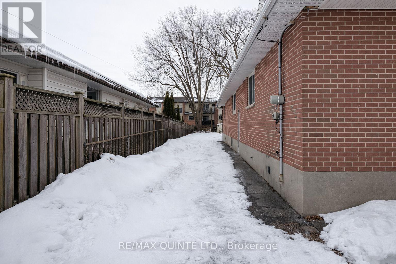 15 Union Street, Belleville, Ontario  K8P 2B5 - Photo 3 - X12827864