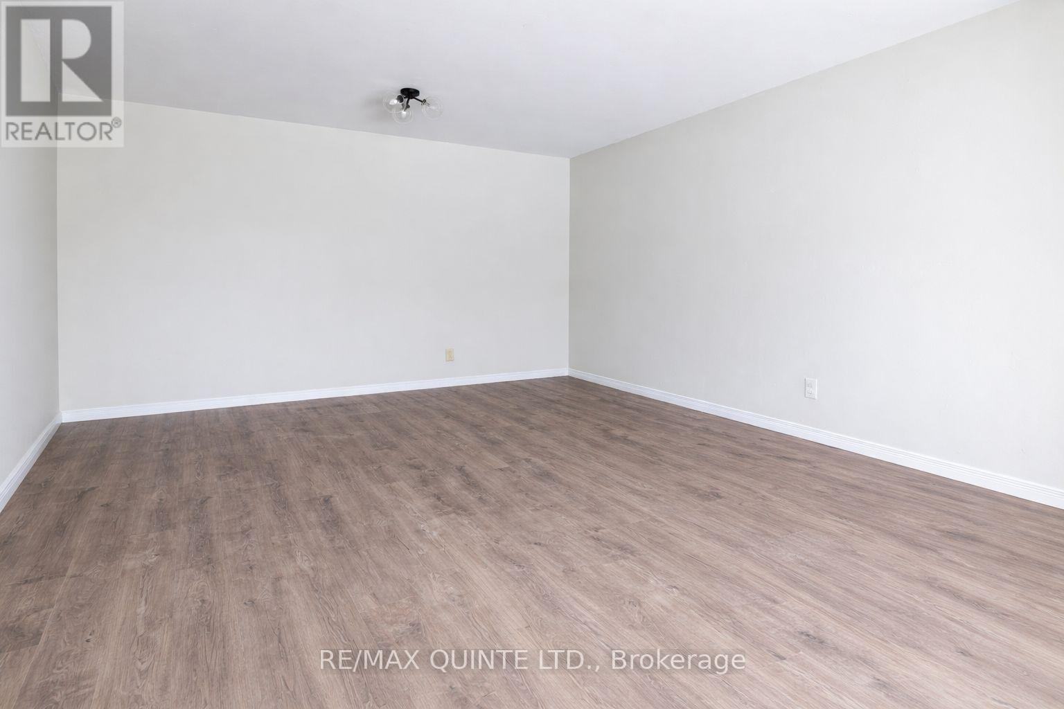 15 Union Street, Belleville, Ontario  K8P 2B5 - Photo 5 - X12827864