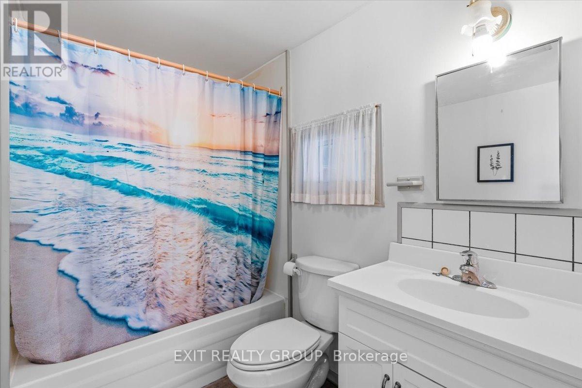 1083 Lakeside Drive, Prince Edward County, Ontario  K0K 1T0 - Photo 12 - X12827894