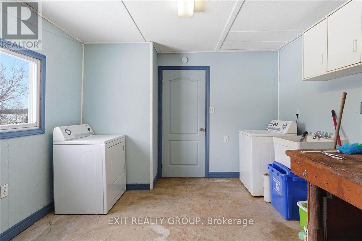 1083 Lakeside Drive, Prince Edward County, Ontario  K0K 1T0 - Photo 22 - X12827894