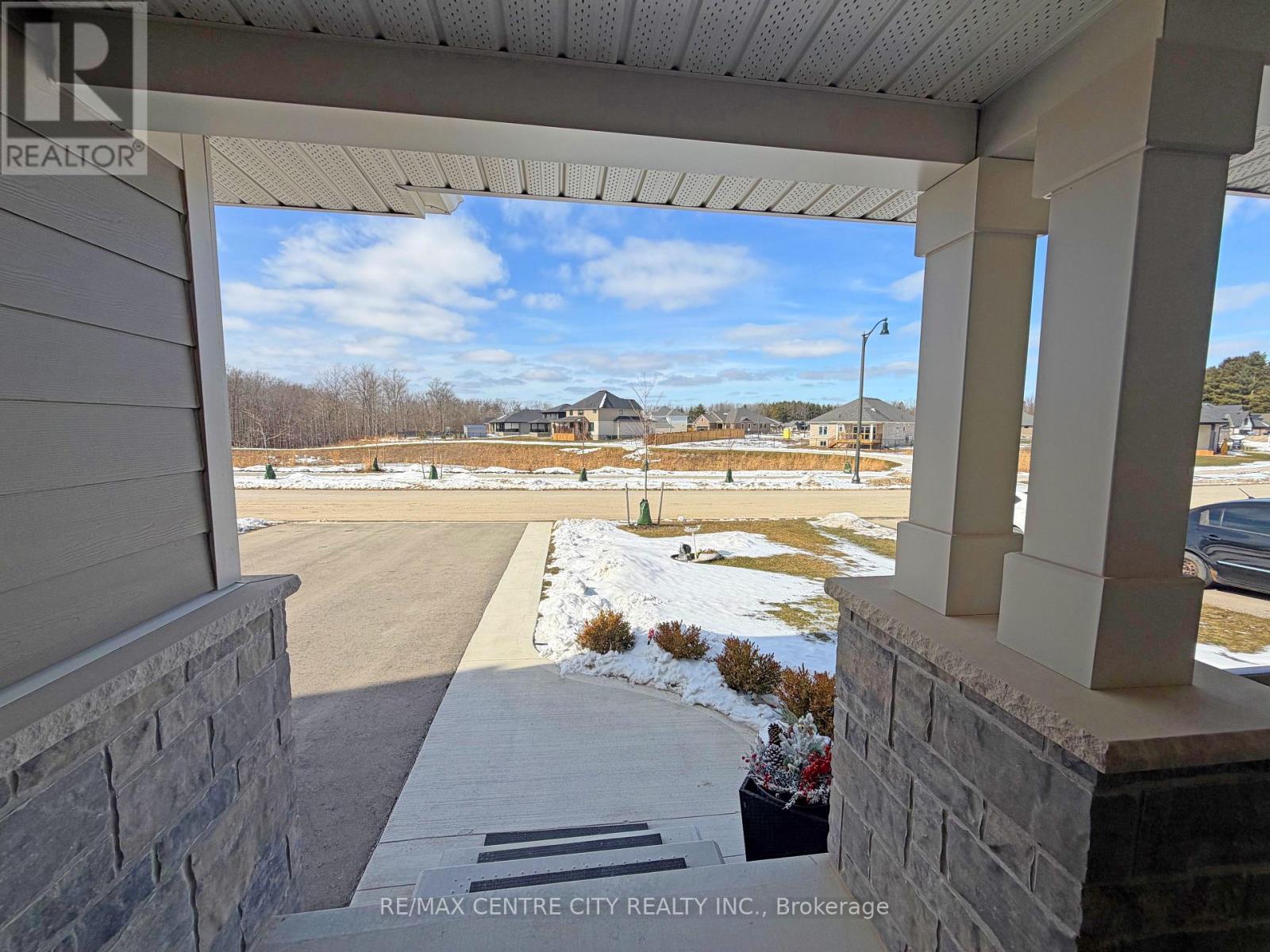 46 Snowy Owl Trail, Central Elgin, Ontario  N5R 0M6 - Photo 5 - X12827918