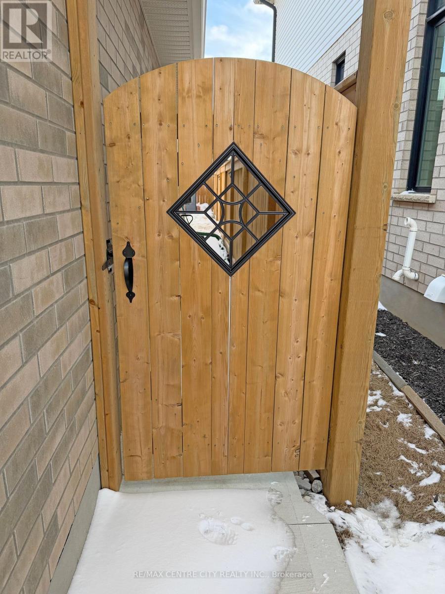 46 Snowy Owl Trail, Central Elgin, Ontario  N5R 0M6 - Photo 8 - X12827918