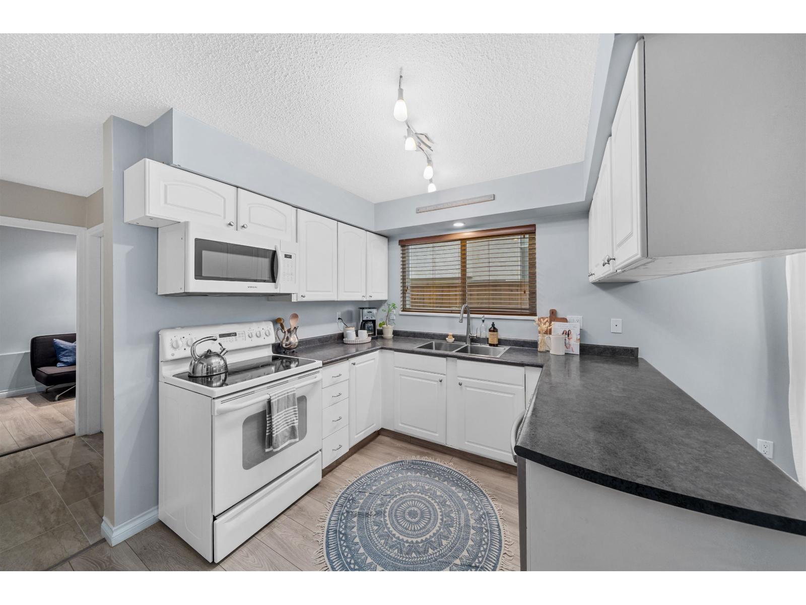 33139 Myrtle Avenue, Mission, British Columbia  V2V 4R6 - Photo 14 - R3094231