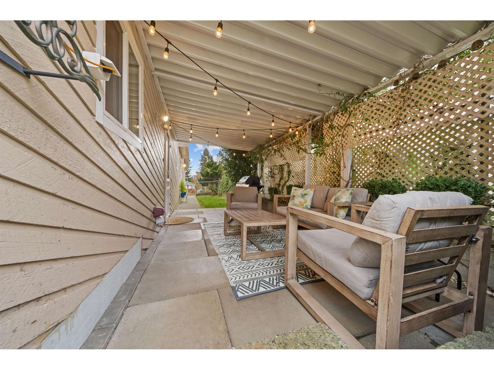 33139 Myrtle Avenue, Mission, British Columbia  V2V 4R6 - Photo 5 - R3094231