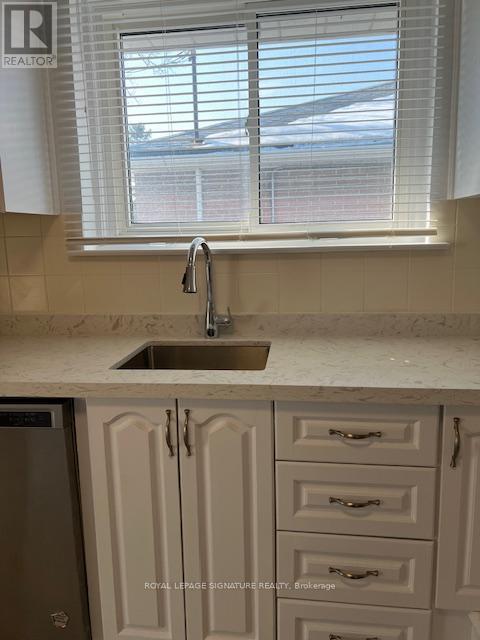 92 Fortrose Crescent, Toronto, Ontario  M3A 2H1 - Photo 18 - C12808818