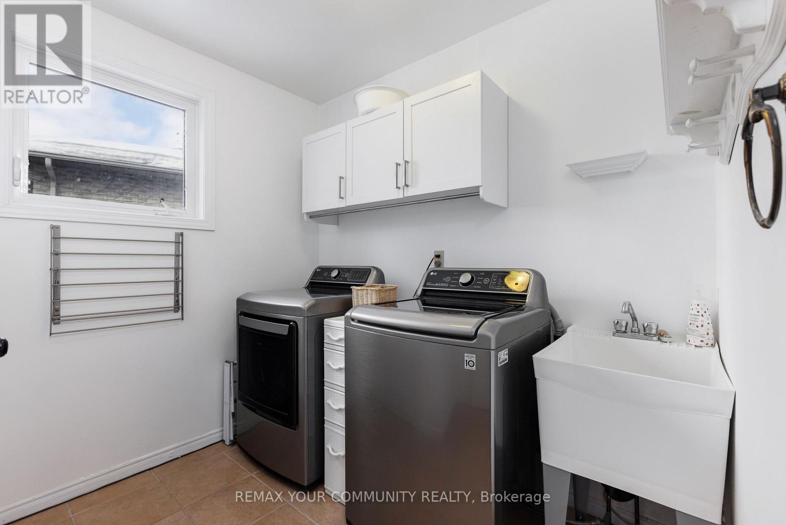 28 Camrose Drive, Georgina, Ontario  L4P 3L6 - Photo 22 - N12827784