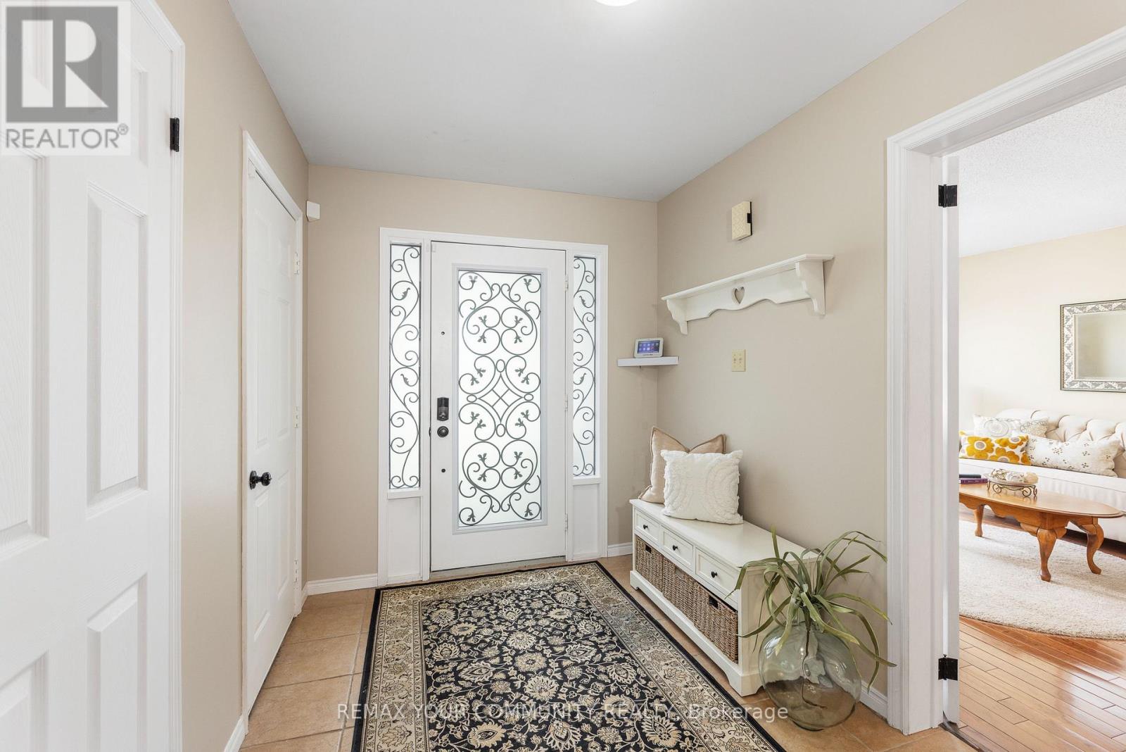 28 Camrose Drive, Georgina, Ontario  L4P 3L6 - Photo 5 - N12827784