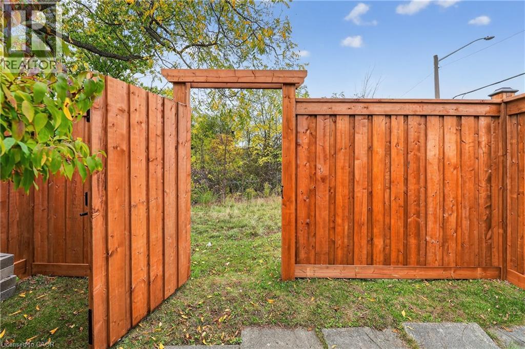 34 Bow Valley Drive Unit# 1, Stoney Creek, Ontario  L8E 3L4 - Photo 5 - 40807338