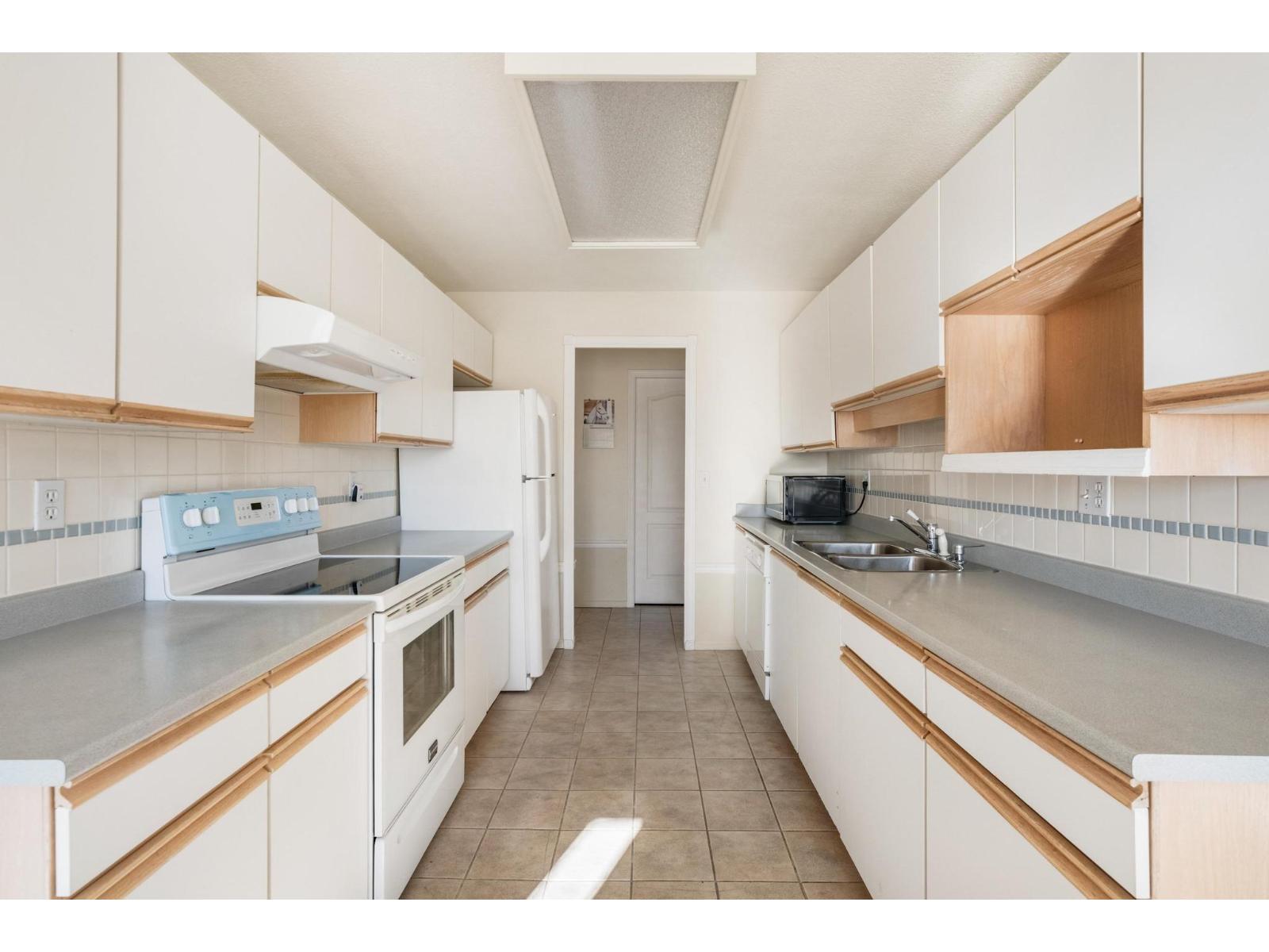 319 13918 72 Avenue, Surrey, British Columbia  V3W 0T4 - Photo 13 - R3091771