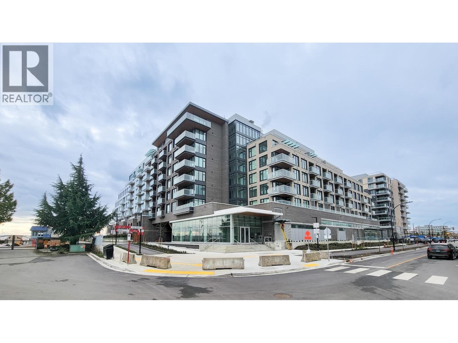 327 755 HARBOURSIDE DRIVE, North Vancouver, British Columbia