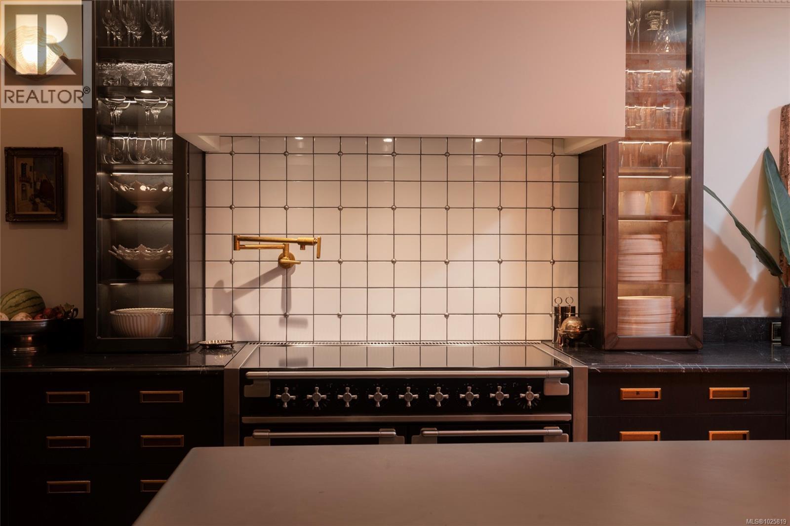 844 203 Kimta Rd, Victoria, British Columbia  V9A 6T5 - Photo 16 - 1025819