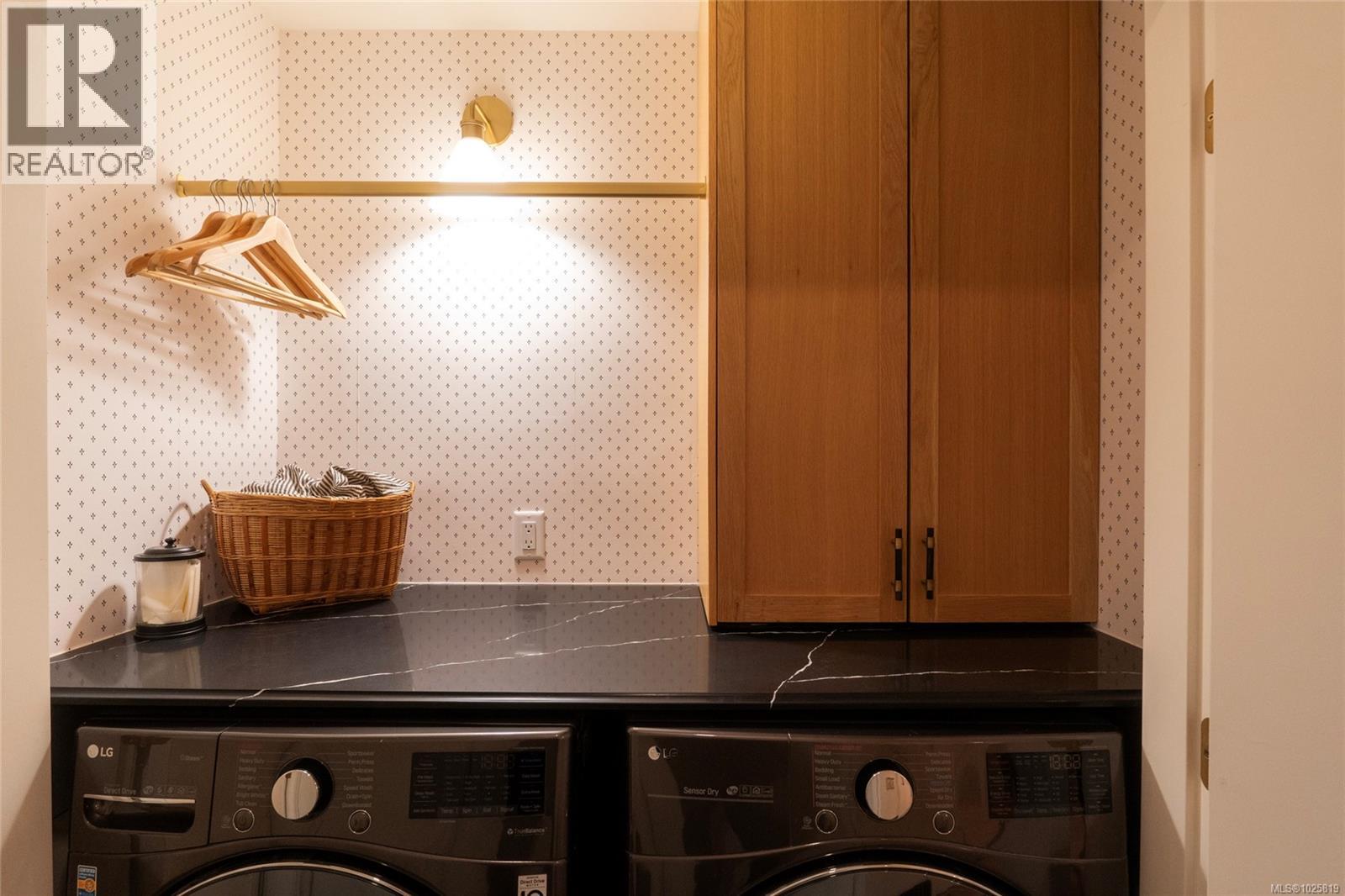 844 203 Kimta Rd, Victoria, British Columbia  V9A 6T5 - Photo 35 - 1025819