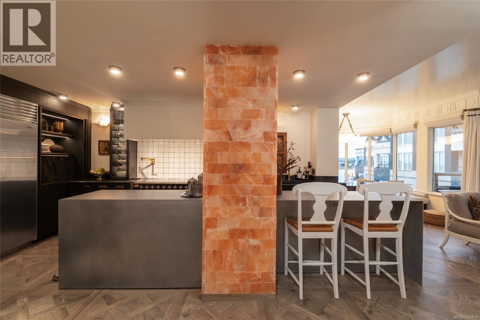 844 203 Kimta Rd, Victoria, British Columbia  V9A 6T5 - Photo 5 - 1025819