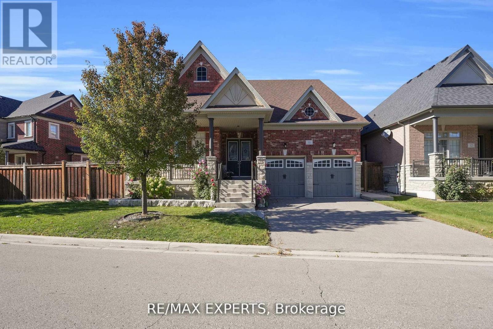 10 Falkland Road, Brampton (Toronto Gore Rural Estate), Ontario  L6P 4C3 - Photo 2 - W12827928