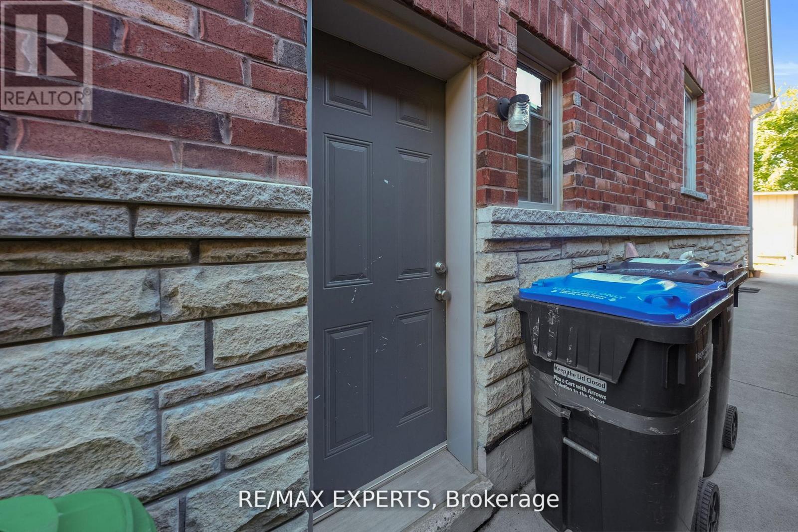 10 Falkland Road, Brampton (Toronto Gore Rural Estate), Ontario  L6P 4C3 - Photo 38 - W12827928