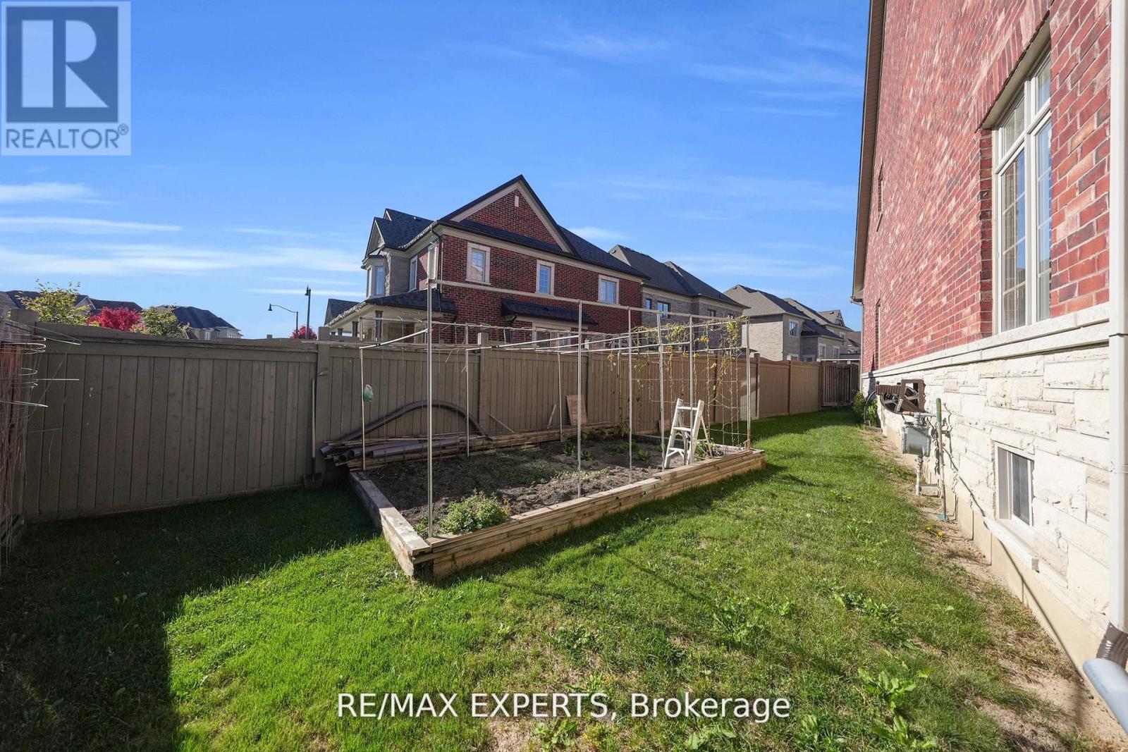 10 Falkland Road, Brampton (Toronto Gore Rural Estate), Ontario  L6P 4C3 - Photo 42 - W12827928