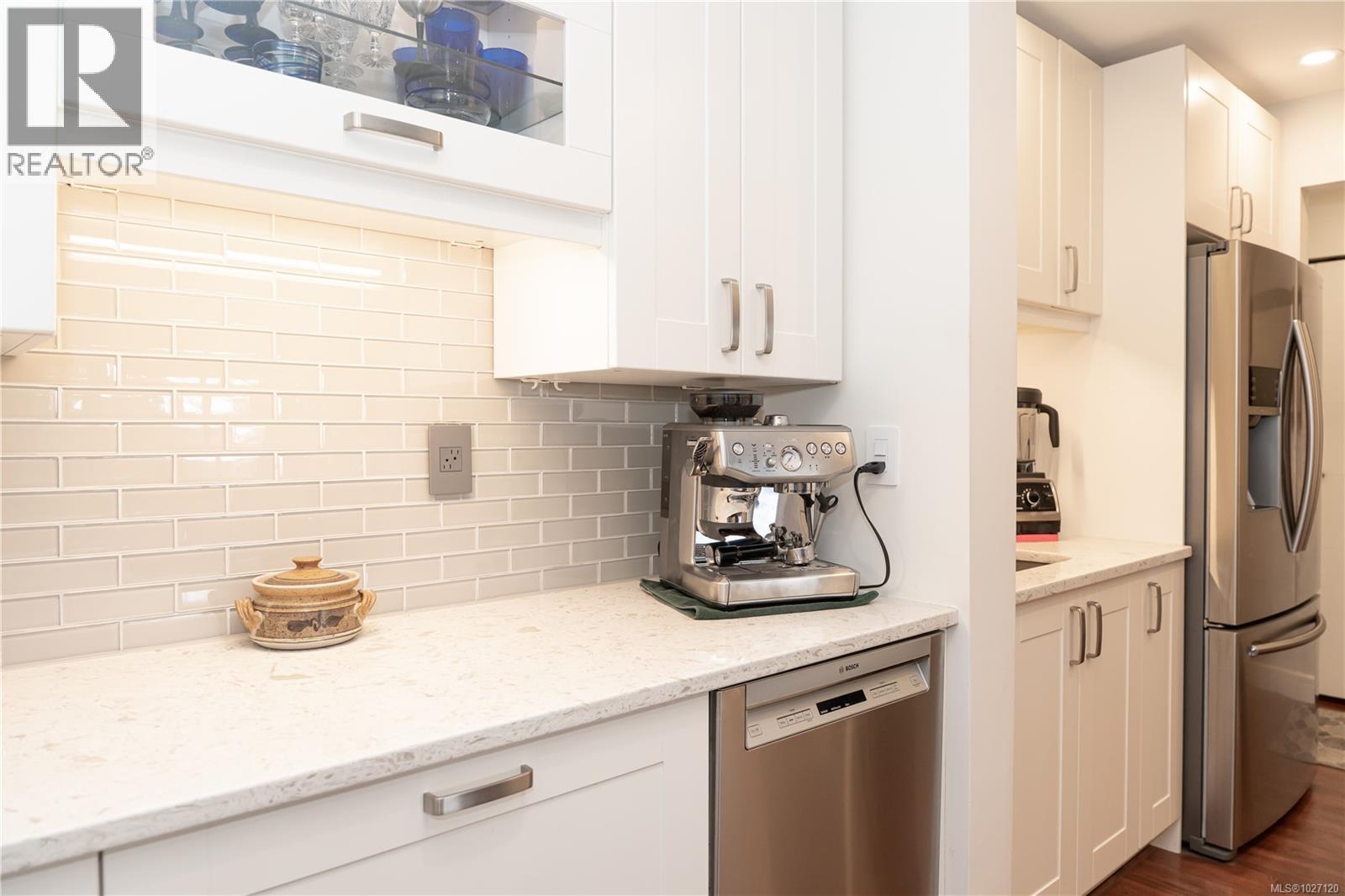 109 105 Gorge Rd E, Victoria, British Columbia V9A 6Z2 - Photo 3 - 1027120