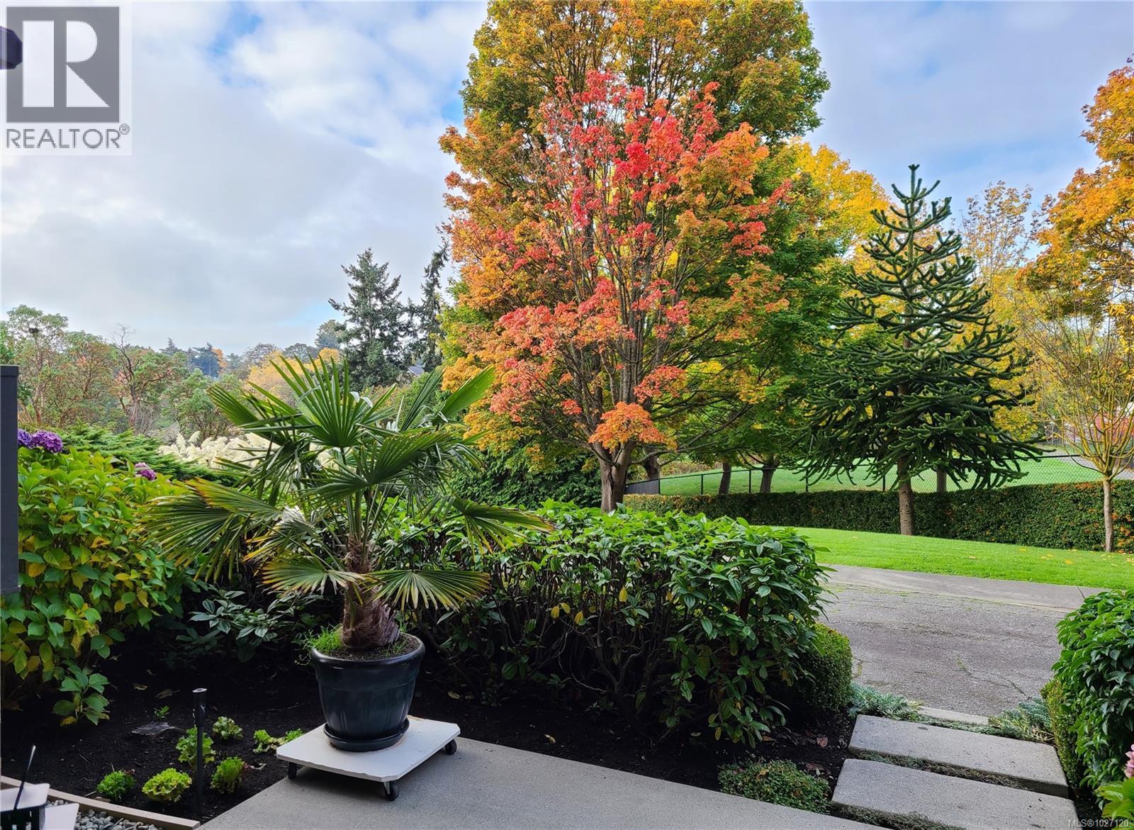 109 105 Gorge Rd E, Victoria, British Columbia