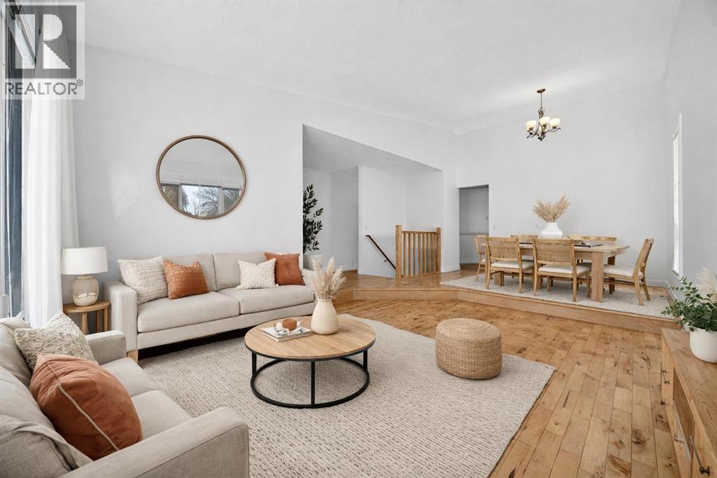 128 Bermuda Drive Nw, Calgary, Alberta  T3K 1H8 - Photo 3 - A2286966