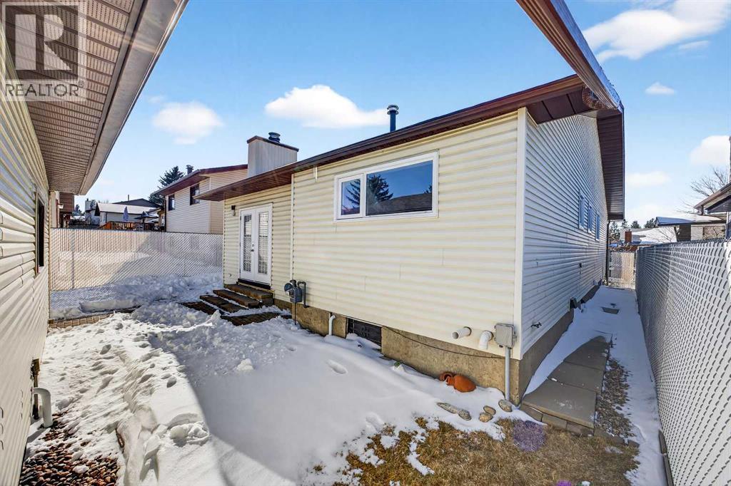 128 Bermuda Drive Nw, Calgary, Alberta  T3K 1H8 - Photo 46 - A2286966