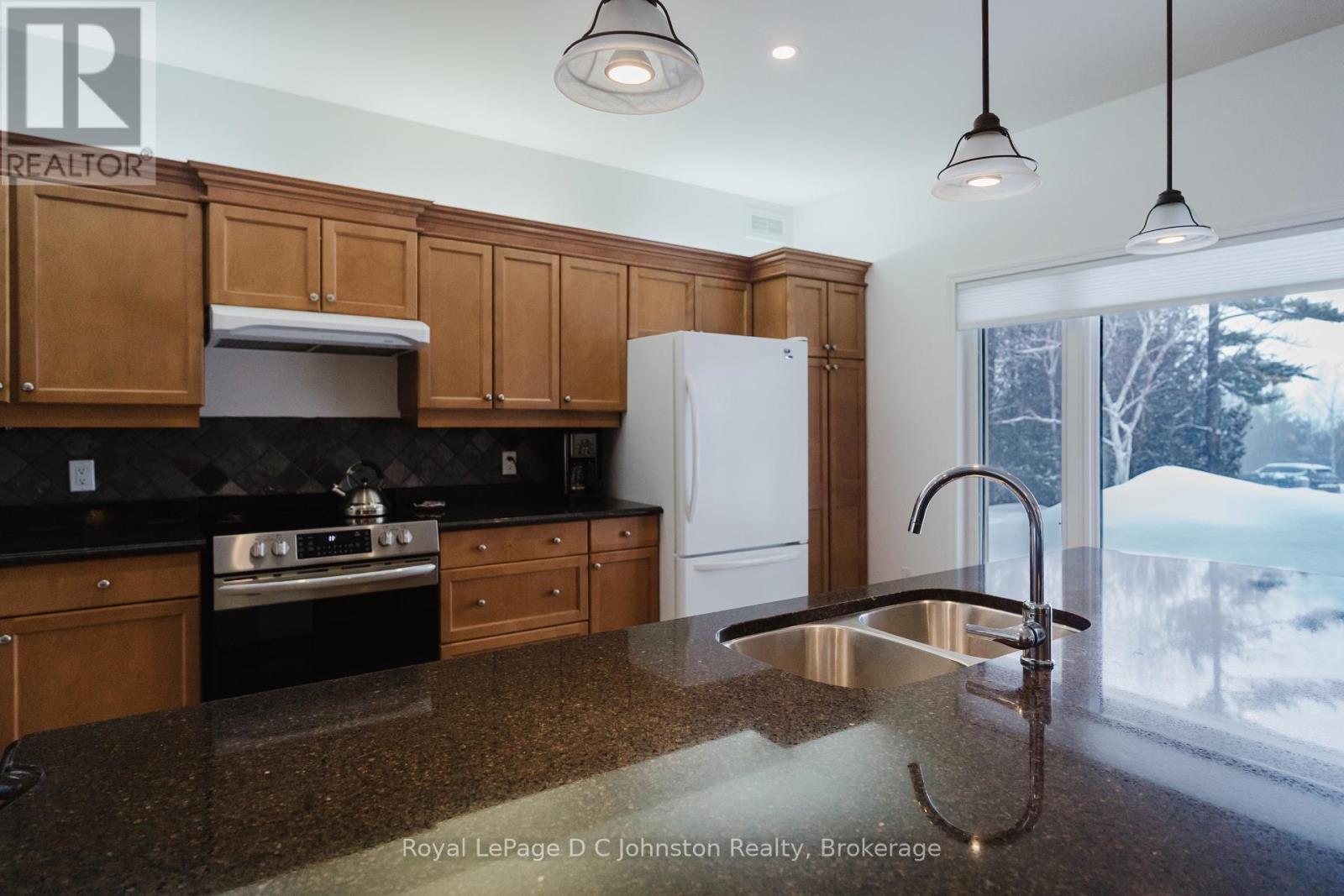 60 Miramichi Bay Road, Saugeen Shores, Ontario  N0H 2C6 - Photo 7 - X12827948