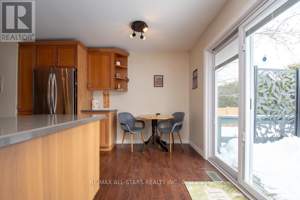 9 Don Court, Kawartha Lakes, Ontario  K9V 5T1 - Photo 11 - X12828068