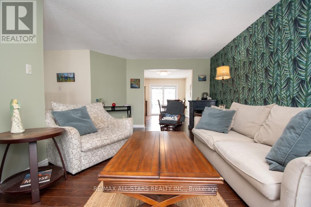 9 Don Court, Kawartha Lakes, Ontario  K9V 5T1 - Photo 15 - X12828068