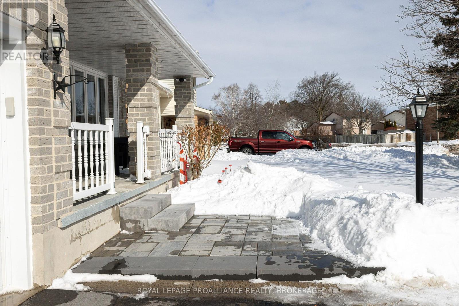 789 Strand Boulevard, Kingston, Ontario K7P 2C3 - Photo 4 - X12828022